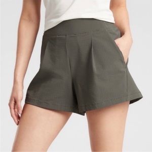 Athleta Textured Brooklyn Short in Olive